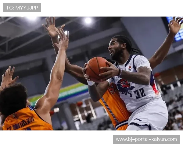 上海112-83大胜山东挺进决赛,弗格单节轰20分 上海112-83大胜山东挺进决赛,弗格单节轰20分